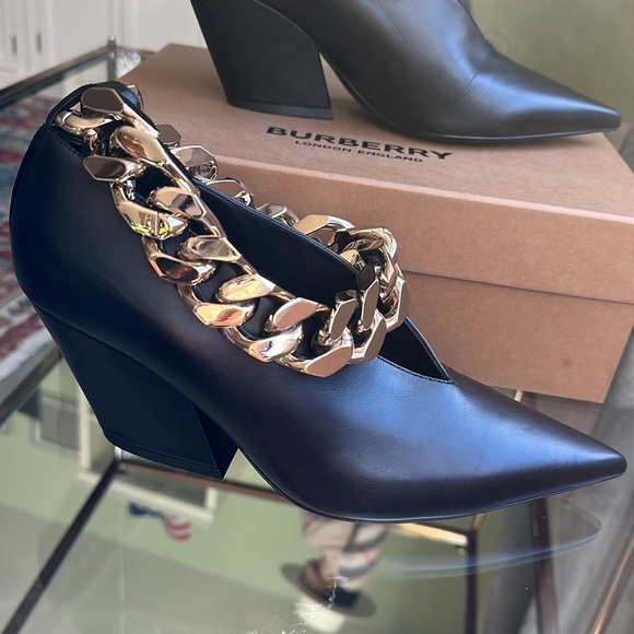 Authentic Burberry shoes - Picture 5 of 16